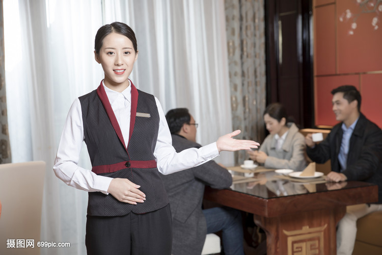 酒店服务员形象与礼仪服务的重要性与实践