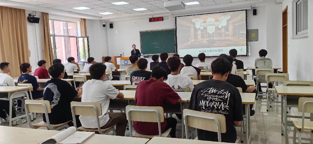 大连职业技术学院礼仪服务 塑造职业素养，彰显校园风采